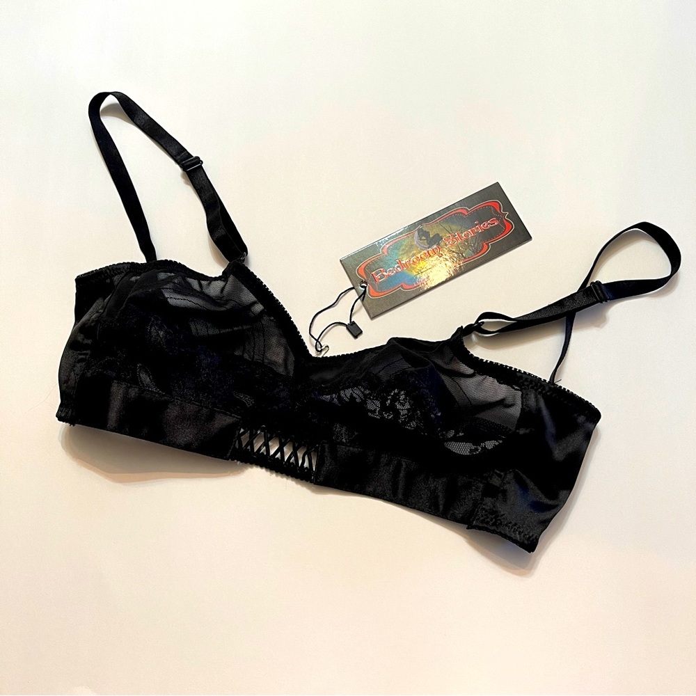 Bedroom Stories Black Lace Wireless Bra Small NWT Pin Up Goth
